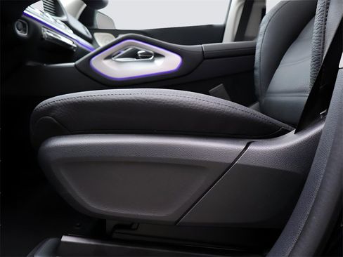 Certified 2025 Mercedes-Benz GLS 450 4MATIC image 41