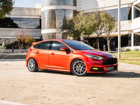 Used 2018 Ford Focus ST w/ Equipment Group 401A image 17