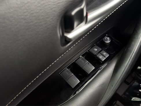 Used 2021 Toyota Corolla SE image 11