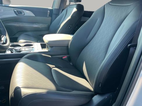 New 2026 Kia Carnival EX FWD image 24