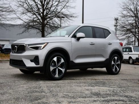 Certified 2023 Volvo XC40 B5 Plus w/ Protection Package Premier image 3