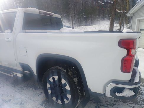 Used 2020 Chevrolet Silverado 2500 LT w/ Convenience Package image 3