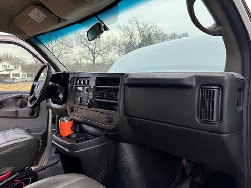 Used 2014 Chevrolet Express 3500 RWD image 12
