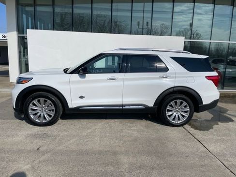 Used 2023 Ford Explorer King Ranch w/ Technology Package image 2