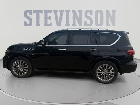 Used 2017 INFINITI QX80 4WD w/ Deluxe Technology Package image 2
