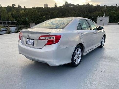 Used 2014 Toyota Camry SE FWD image 8