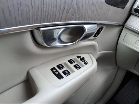 Used 2023 Volvo XC90 B6 Ultimate w/ Lounge Package image 27