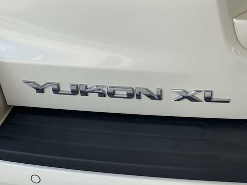 Used 2015 GMC Yukon XL SLT w/ Open Road Package AWD/4WD image 11