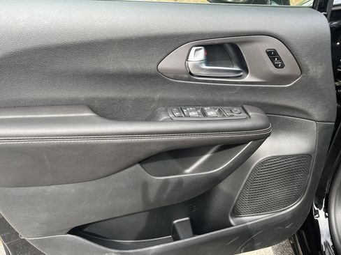 New 2026 Chrysler Pacifica Select FWD image 16
