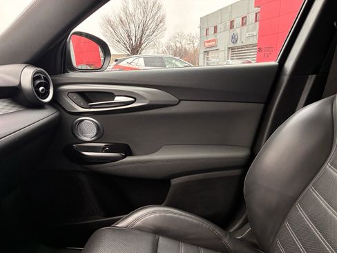 Certified 2024 Alfa Romeo Tonale Veloce image 23