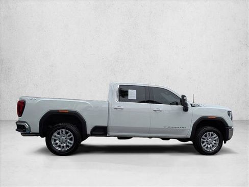 Used 2025 GMC Sierra 2500 SLE w/ SLE Value Package; image 4