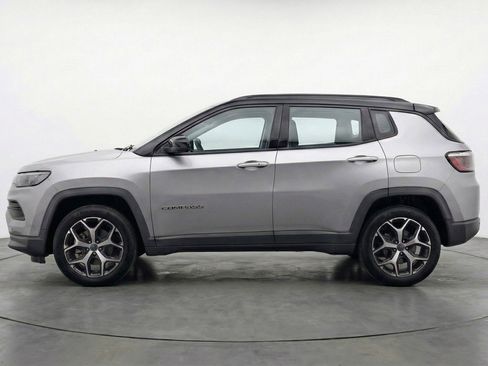 Used 2025 Jeep Compass Limited image 5