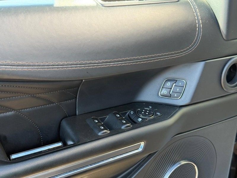 Used 2021 Ford Expedition Platinum AWD/4WD image 19