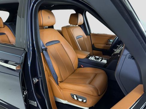 Used 2022 Rolls-Royce Cullinan Black Badge w/ Dark Exterior Package AWD/4WD image 39