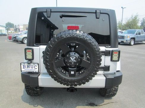 Used 2011 Jeep Wrangler Unlimited Sahara w/ Dual Top Group AWD/4WD image 5