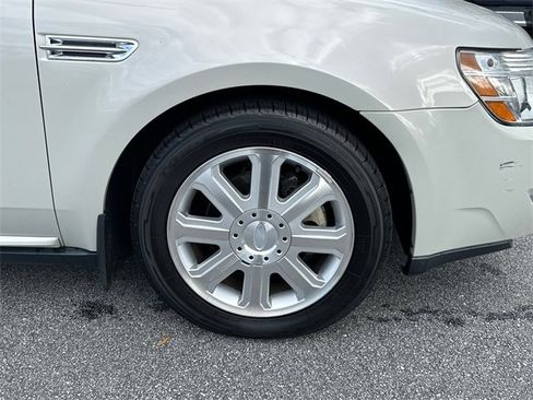 Used 2008 Ford Taurus Limited image 12