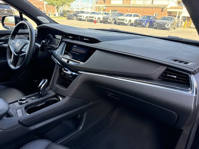 Certified 2024 Cadillac XT5 Premium Luxury w/ LPO, Floor Liner Package AWD/4WD image 22