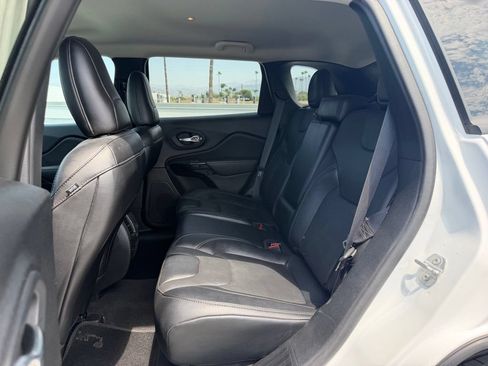 Used 2023 Jeep Cherokee Altitude Lux AWD/4WD image 4