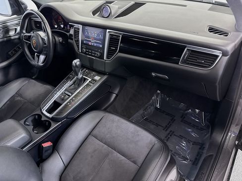 Used 2018 Porsche Macan AWD/4WD image 29