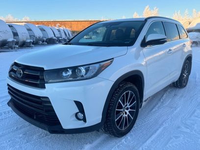 Used 2017 Toyota Highlander SE