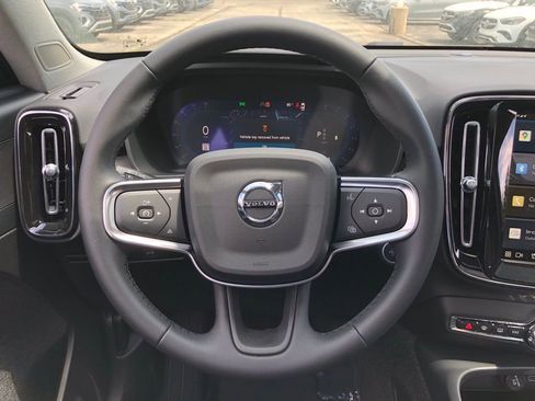 Used 2025 Volvo XC40 B5 Plus w/ Protection Package Premier AWD/4WD image 11
