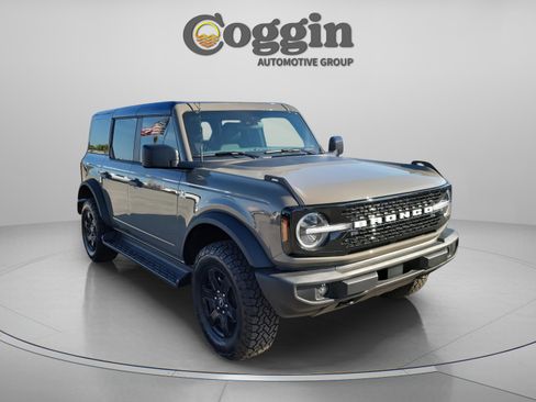 New 2025 Ford Bronco Outer Banks w/ Black Appearance Package image 4