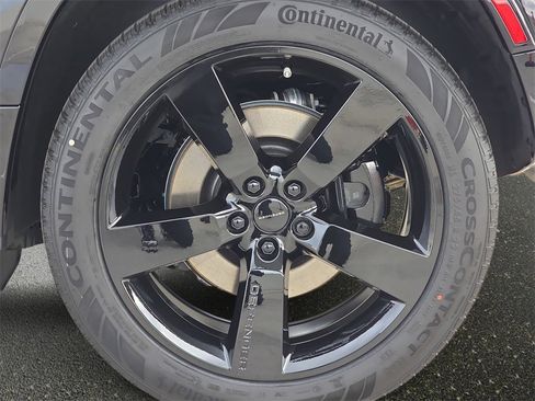 New 2026 Land Rover Defender 110 V8 image 34