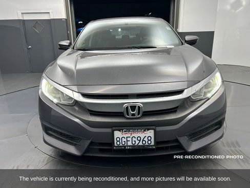 Used 2018 Honda Civic EX image 9
