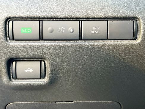 Used 2023 Nissan Sentra SR w/ SR Premium Package image 10