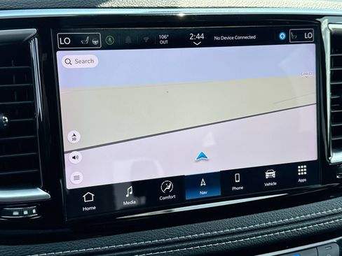 Used 2025 Chrysler Pacifica Limited FWD image 17