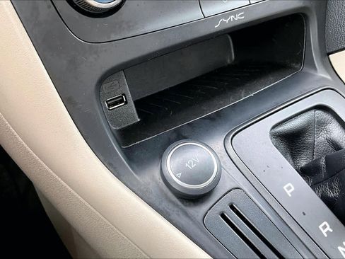 Used 2015 Ford Focus SE image 32