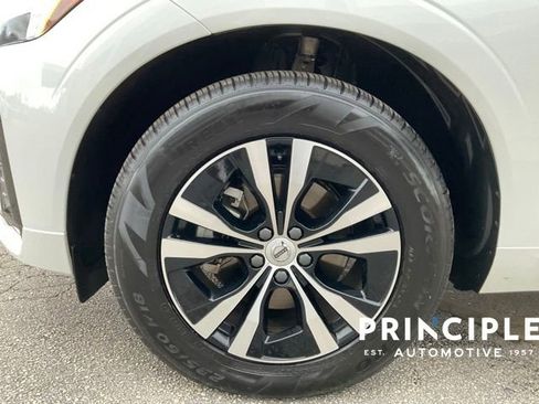 Certified 2025 Volvo XC60 B5 Core image 10
