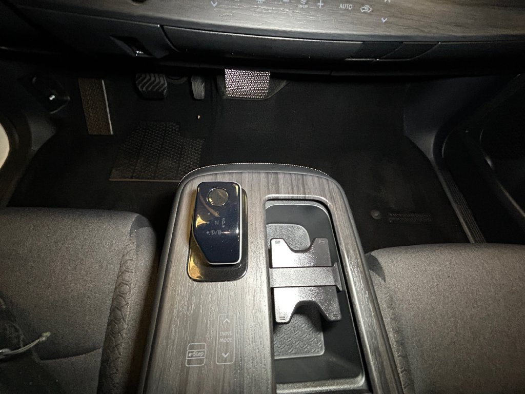 Used 2023 Nissan Ariya FWD image 11