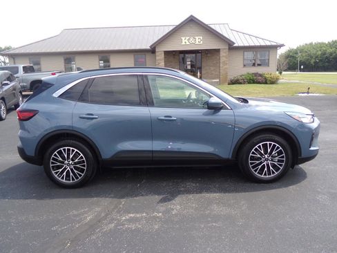 Used 2023 Ford Escape SE image 6