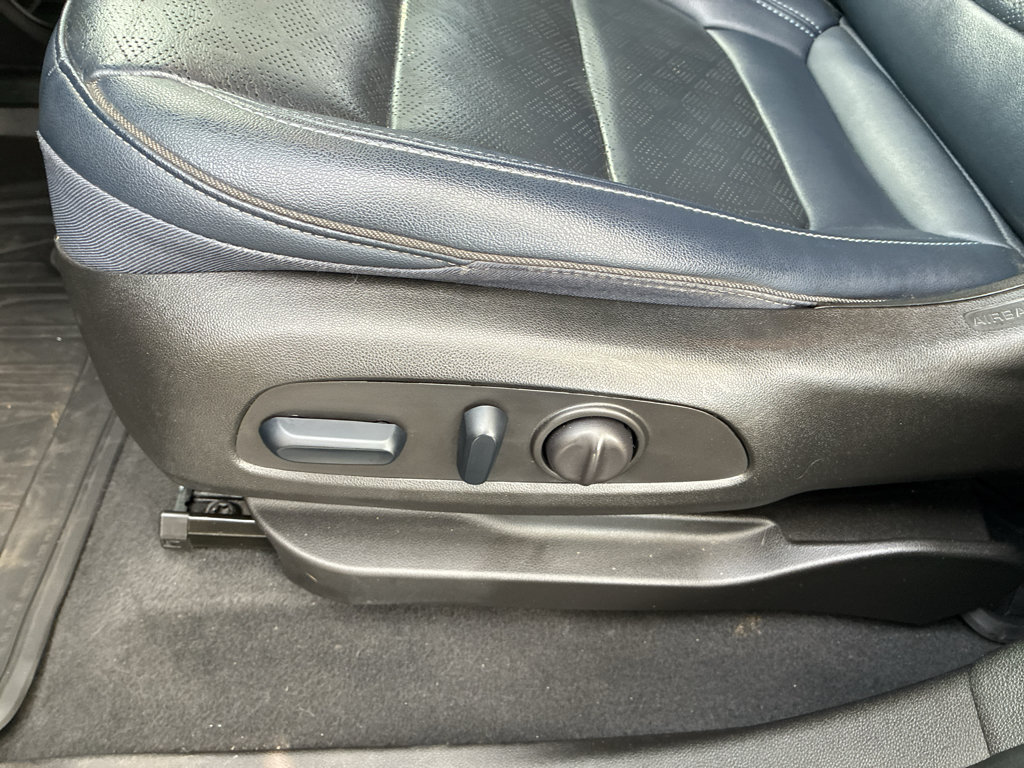 Used 2023 Chevrolet Bolt EUV LT w/ Convenience Package FWD image 20