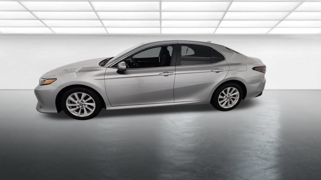 Used 2022 Toyota Camry LE FWD image 3