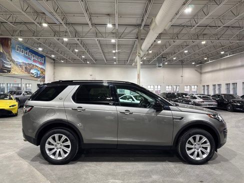 Used 2017 Land Rover Discovery Sport SE image 5