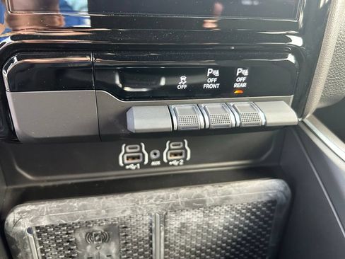 Used 2025 RAM 1500 Big Horn RWD image 47