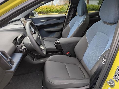 Used 2025 Volvo EX30 Ultra w/ Climate Package image 10