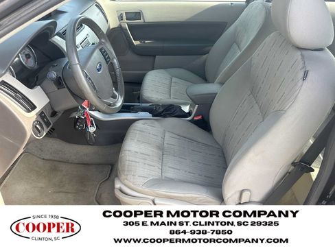Used 2010 Ford Focus SE FWD image 9