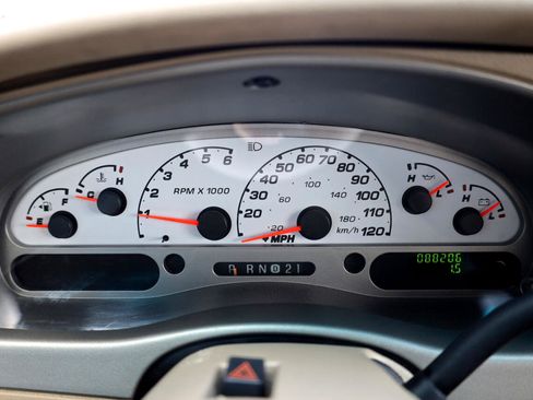 Used 2004 Ford Explorer Sport Trac XLT image 8