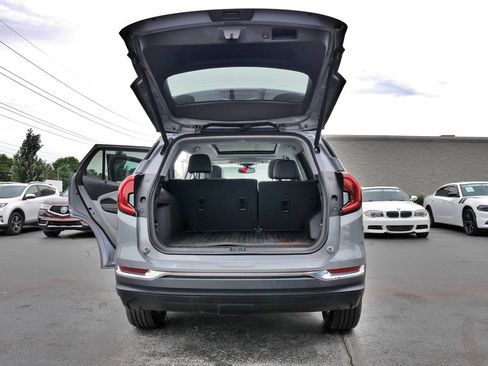 Used 2024 GMC Terrain SLT AWD/4WD image 16