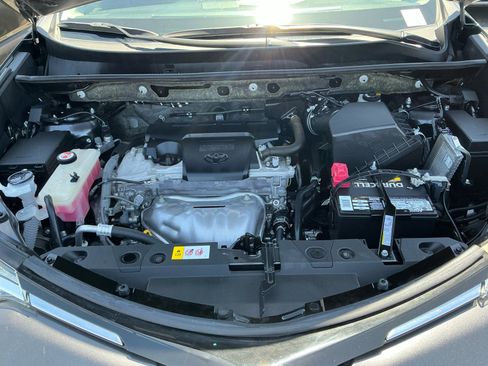 Used 2018 Toyota RAV4 LE w/ Carpet Mat Package FWD image 21