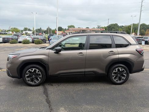Used 2025 Subaru Forester Premium AWD/4WD image 4