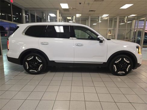 Used 2024 Kia Telluride S w/ S Sunroof Package image 9