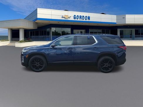 Used 2023 Chevrolet Traverse LT FWD image 2