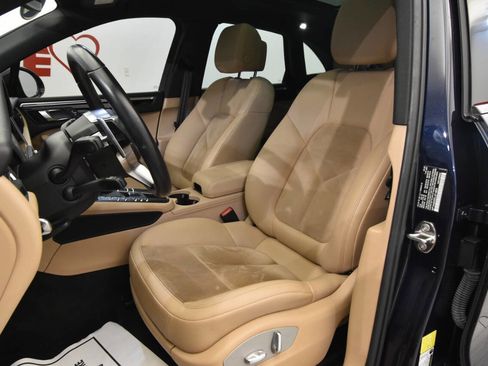 Used 2020 Porsche Macan image 11