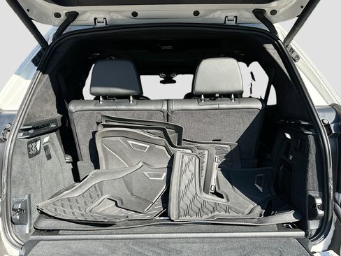 Certified 2023 BMW X7 xDrive40i w/ M Sport Package image 28