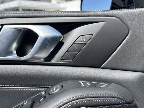 Used 2025 BMW X5 xDrive50e image 18