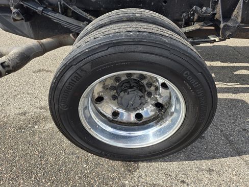 Used 2017 Ford F550 2WD Regular Cab Super Duty w/ XLT Value Package image 12